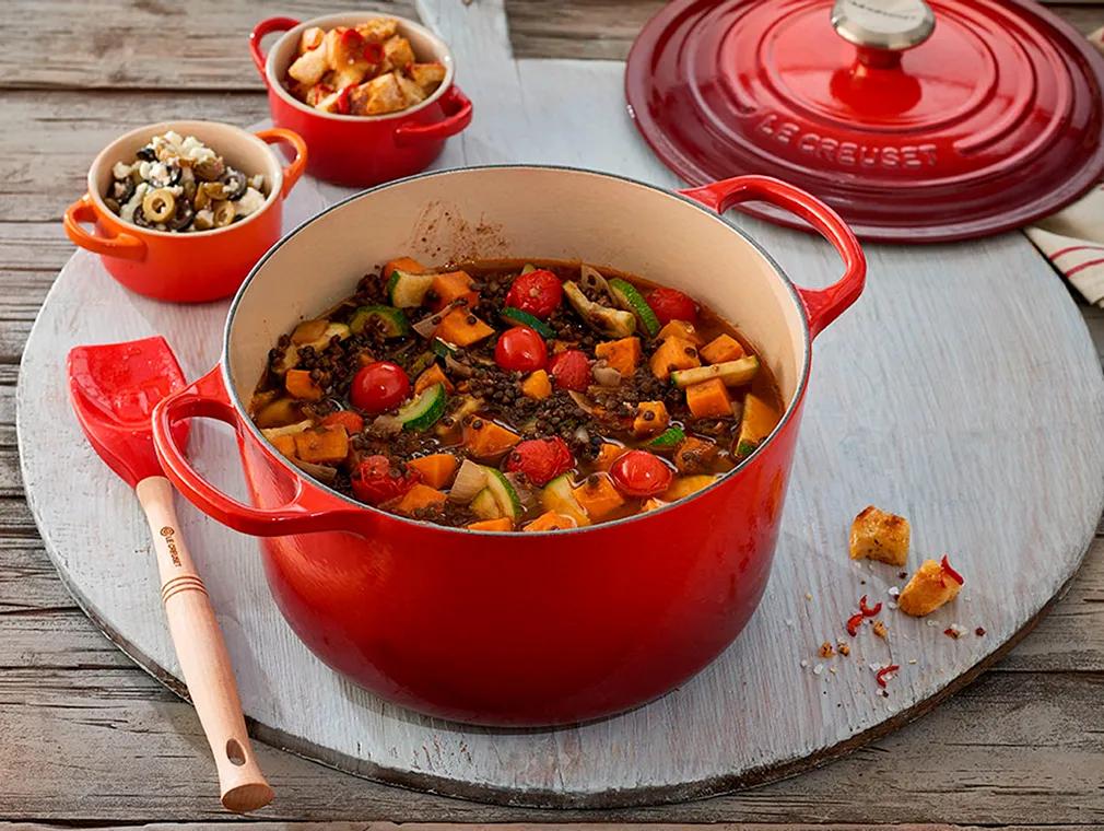 Belugalinsen-Gemüsetopf mit Feta-Topping