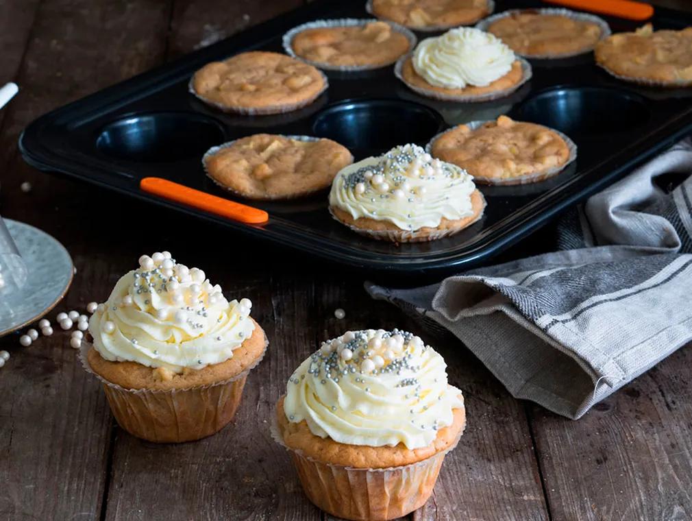 Apfel-Zimt-Muffins mit Frischkäsefrosting und Streuseln