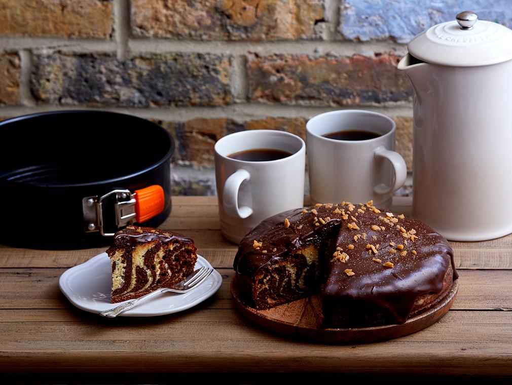 Gâteau marbré au caramel avec ganache au chocolat