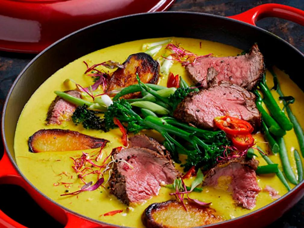 Curry mit Erdnussbutter und gegrilltem Rinderfilet
