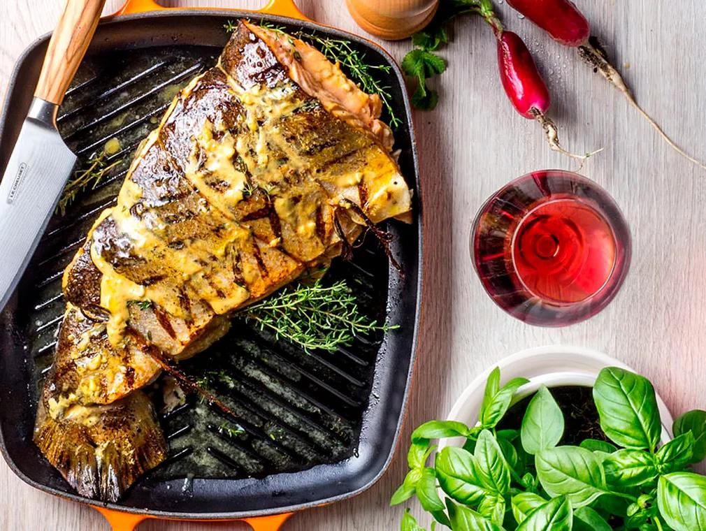 Gegrillter Senf-Lachs mit Salat