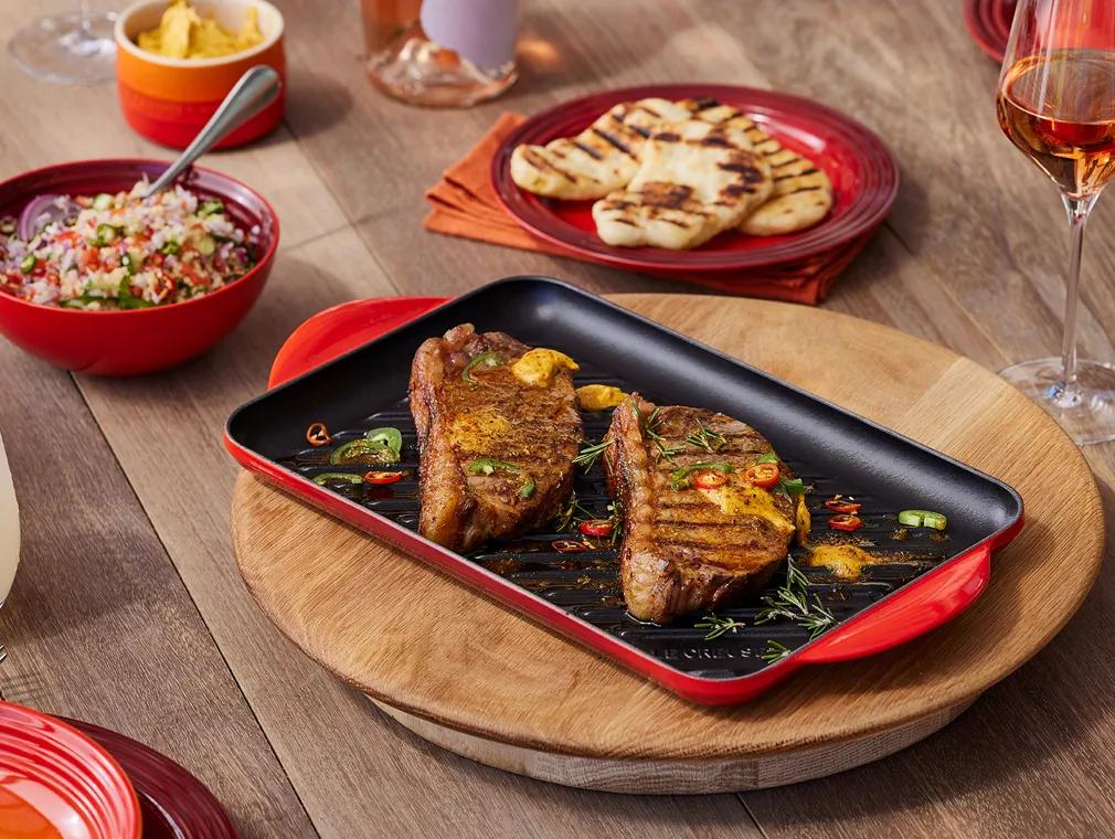 Sirloin-Steaks mit Fladenbrot und Shawarma-Butter