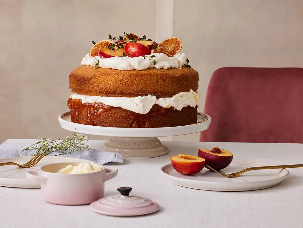 Victoria Sponge Kuchen mit Pfirsichen und Aprikosen
