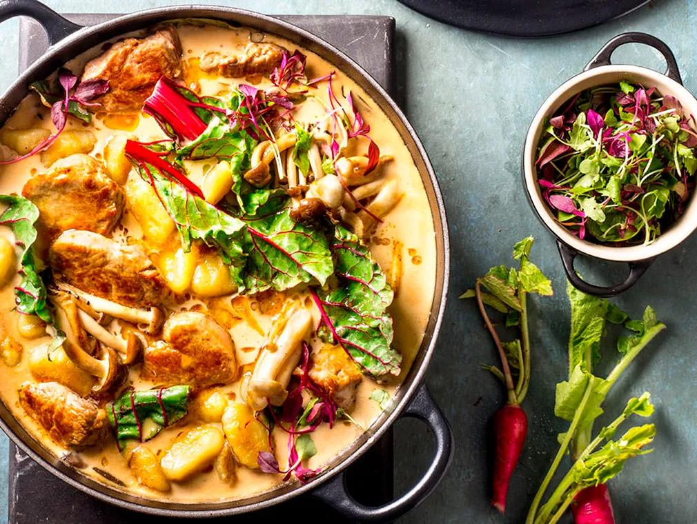 Porc braisé au cidre et ses gnocchis crémeux aux champignons et épinards