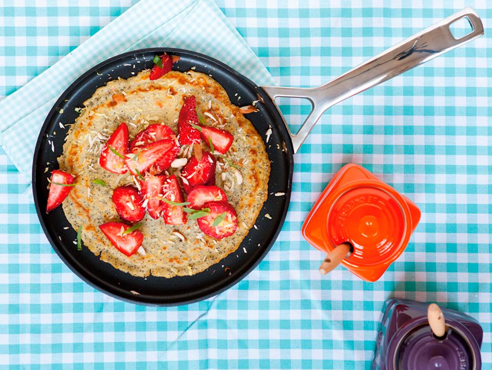Crêpes au pavot et fraises marinées au jus de citron