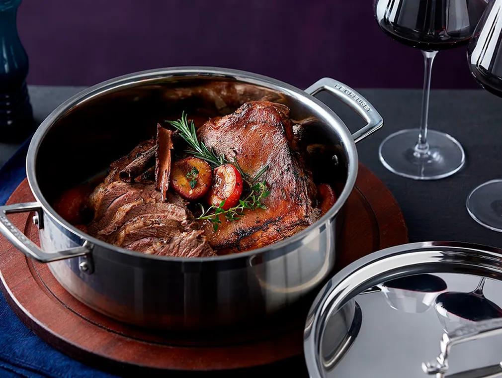 Gigot d'Agneau en Papillon Accompagné de Prunes Grillées
