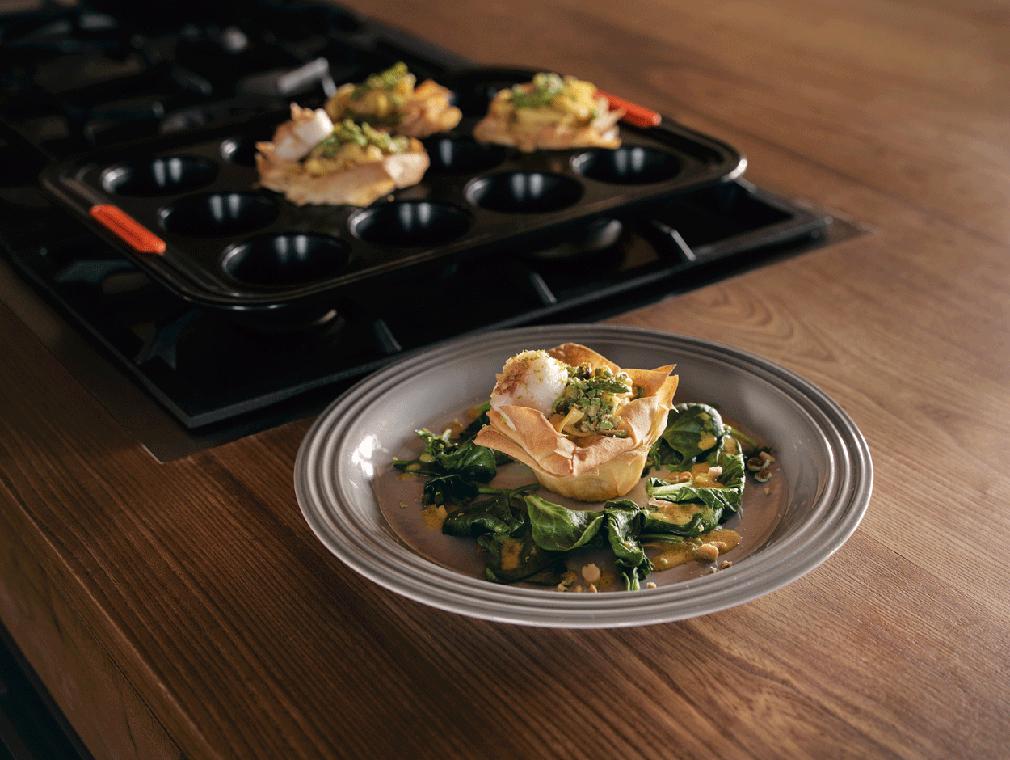Nudeln mit Limetten-Kokosnuss-Sauce und Jakobsmuscheln in Filo-Törtchen