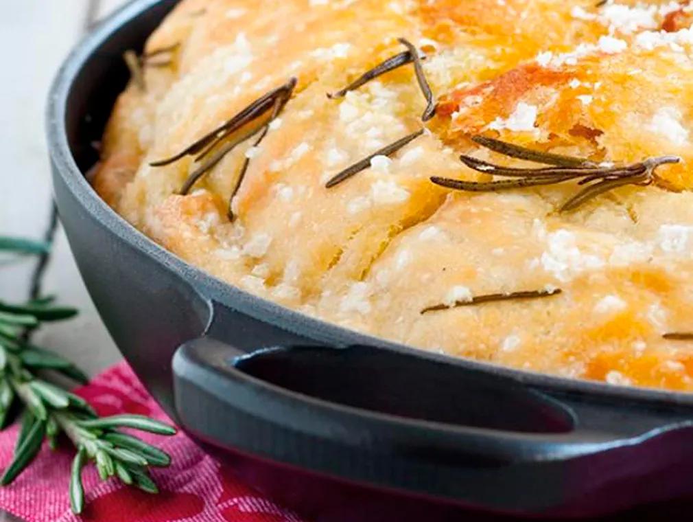 Focaccia au romarin, olive et sel de mer