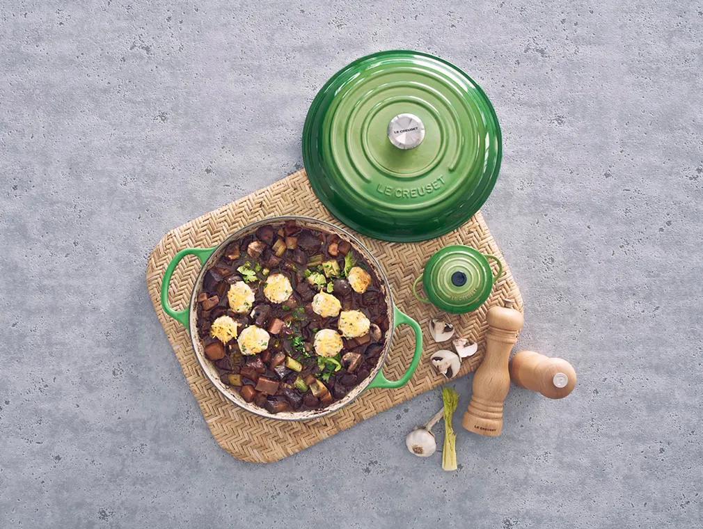 Ragoût de bœuf et boulettes aux herbes et au cheddar