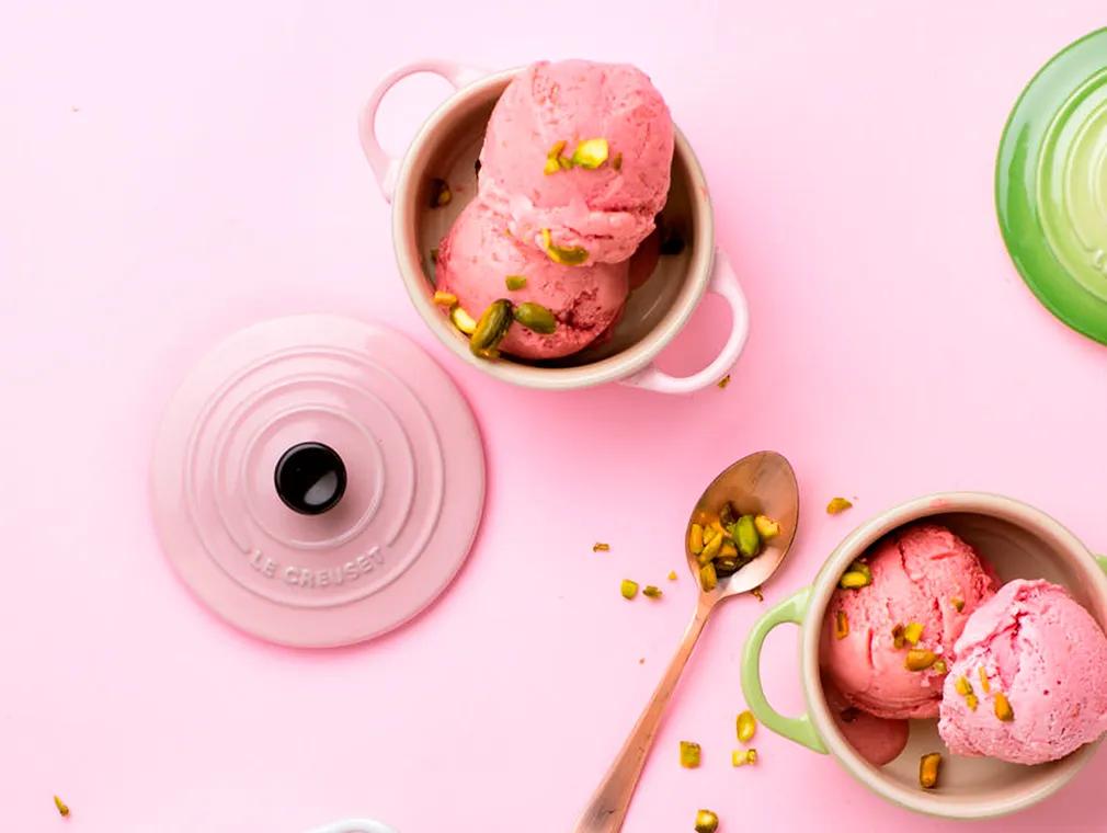 Crème glacée framboise/moix de coco et son pain perdu aux amades