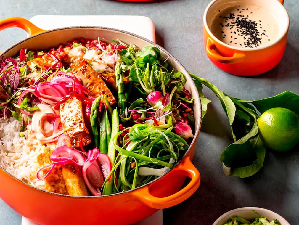Tofu saté végan au riz à la noix de coco