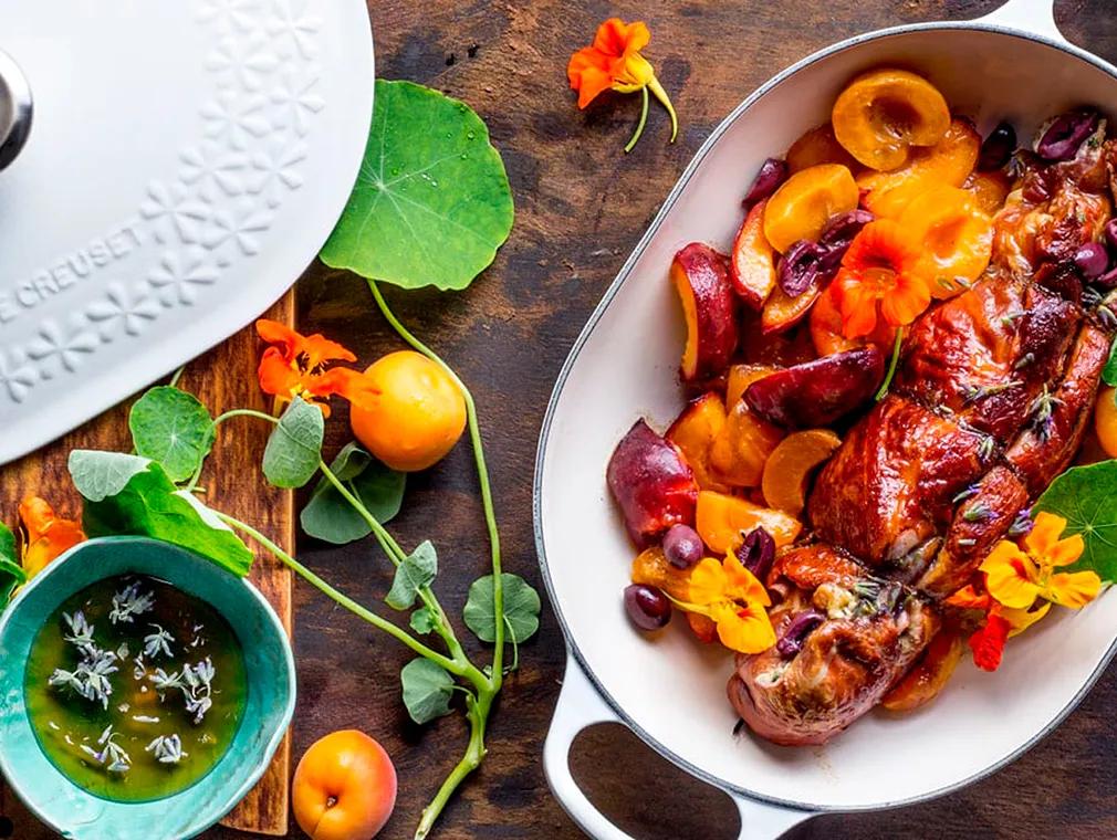 Filet de porc farci, fruits rôtis et miel