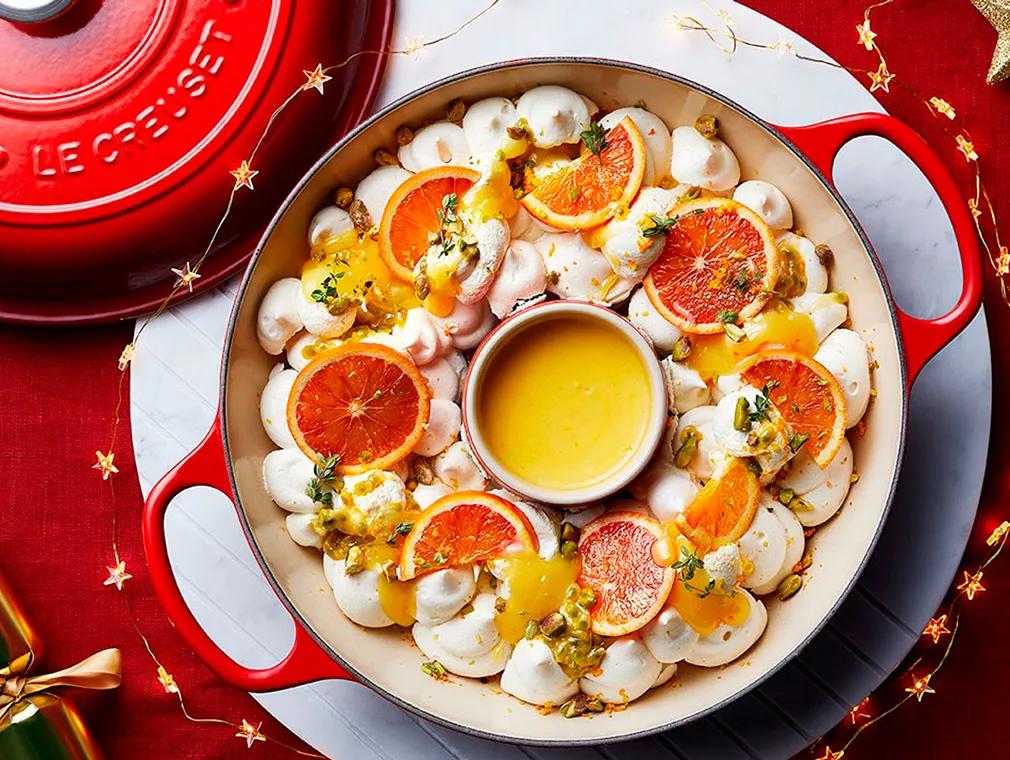 Couronne meringuée hivernale, agrumes et crème anglaise à la fleur d’oranger