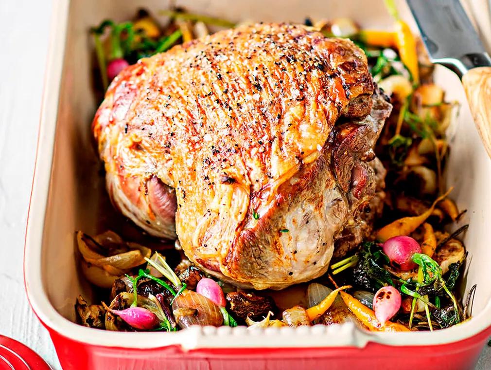Lammkeulenrollbraten mit Wildpilzfüllung