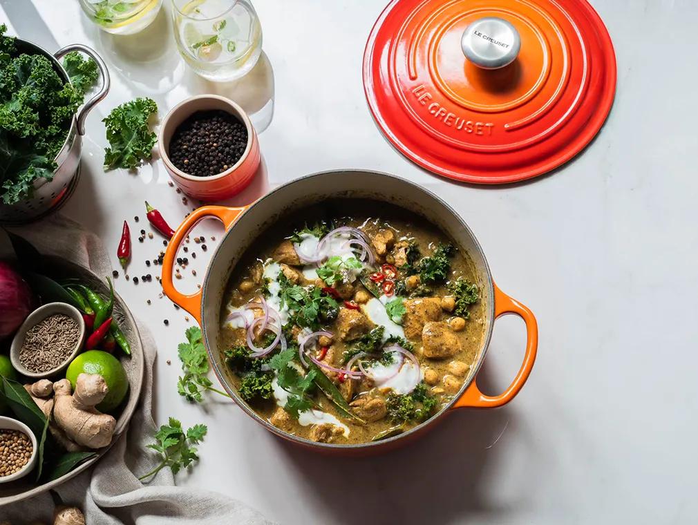 Pfeffriges Hähnchen-Curry mit Ingwer, Grünkohl und Kichererbsen
