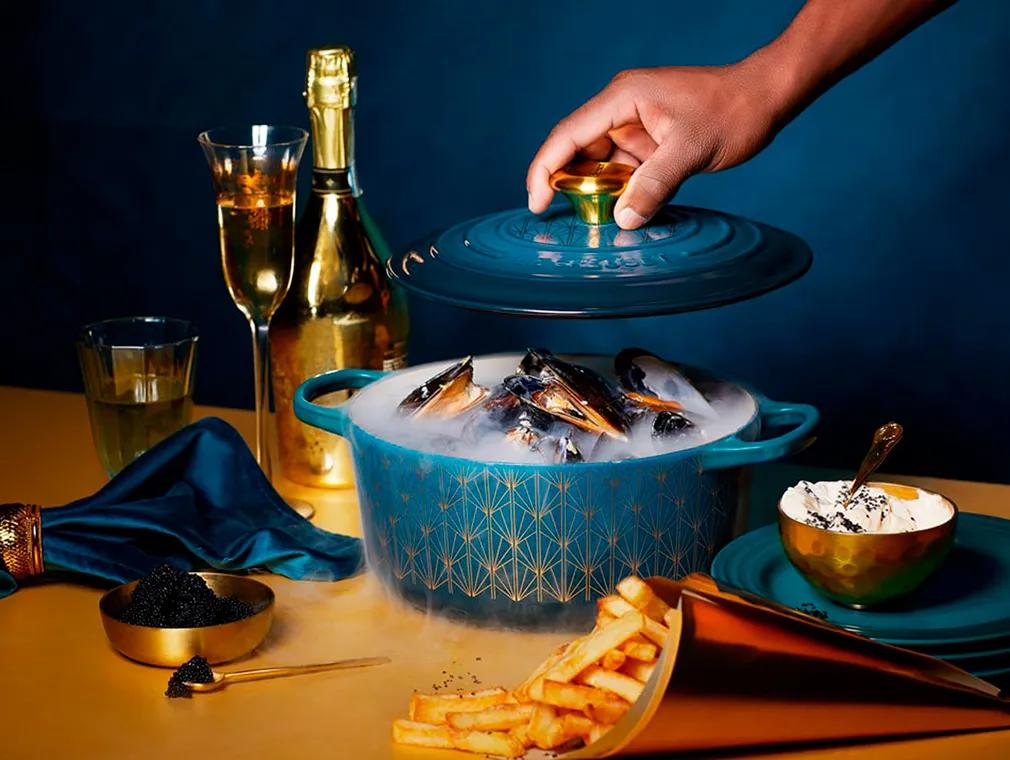 Moules marinières au vin effeverscent et à la crème vanille avec ses frites au caviar