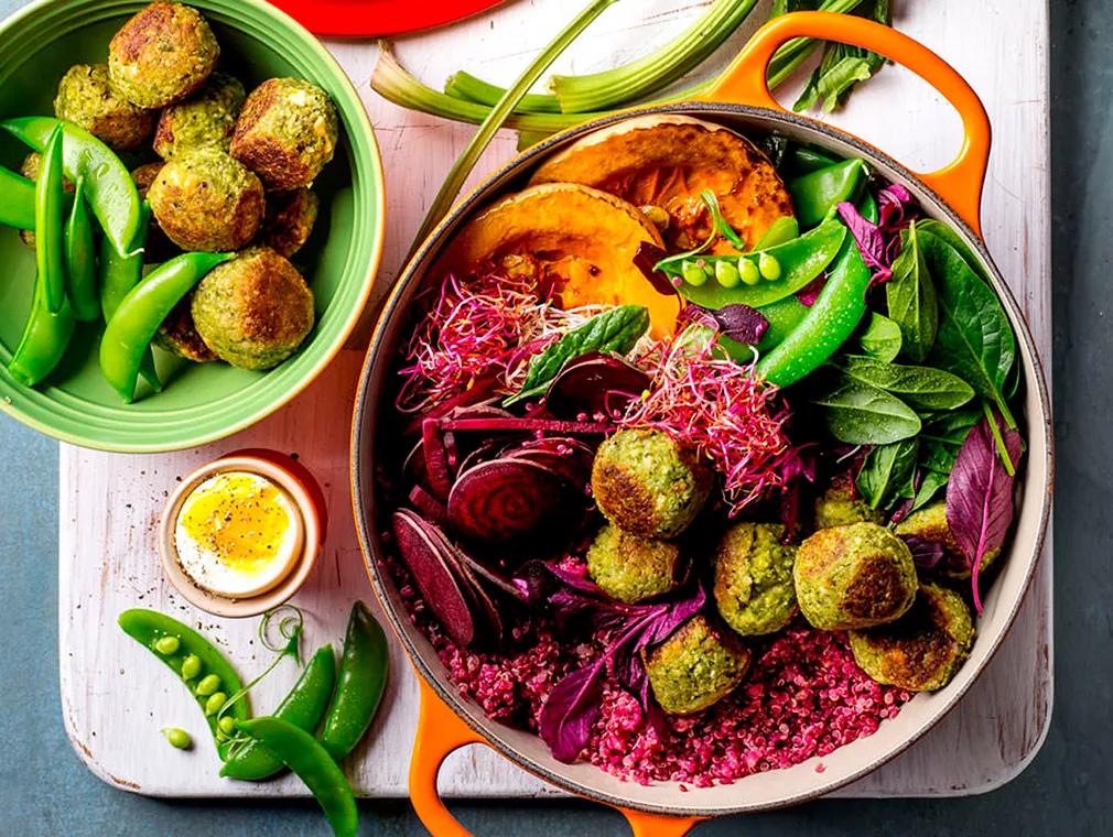 Quinoa aux betteraves et falafels aux petits pois